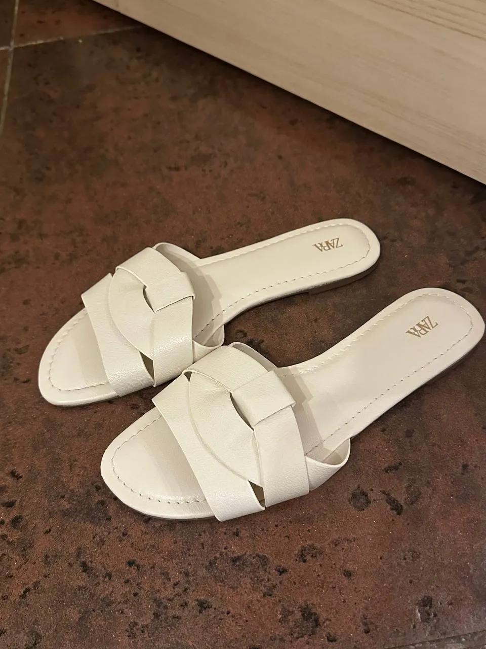 Жіночі шльопанці Zara ecru white 37 (24 см) зі шкіри - фото 7