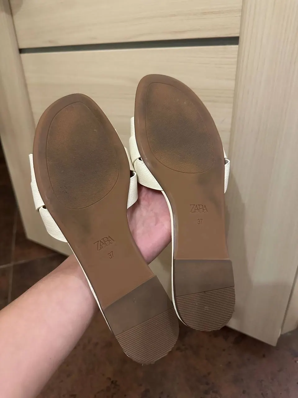 Жіночі шльопанці Zara ecru white 37 (24 см) зі шкіри - фото 8