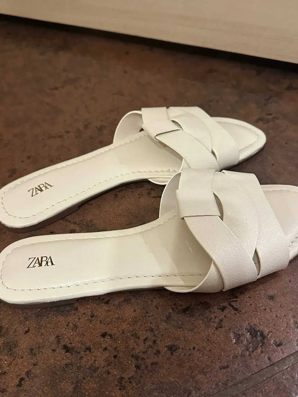 Жіночі шльопанці Zara ecru white 37 (24 см) зі шкіри - фото 5