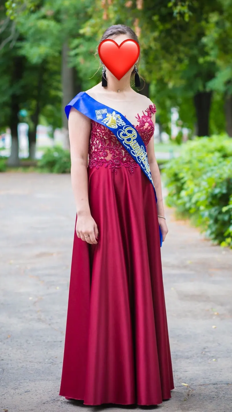 Випускна сукня